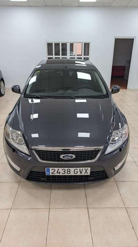 Usado Ford Mondeo Trend 125 CV (91 kW) 2010 Gris Berlina
