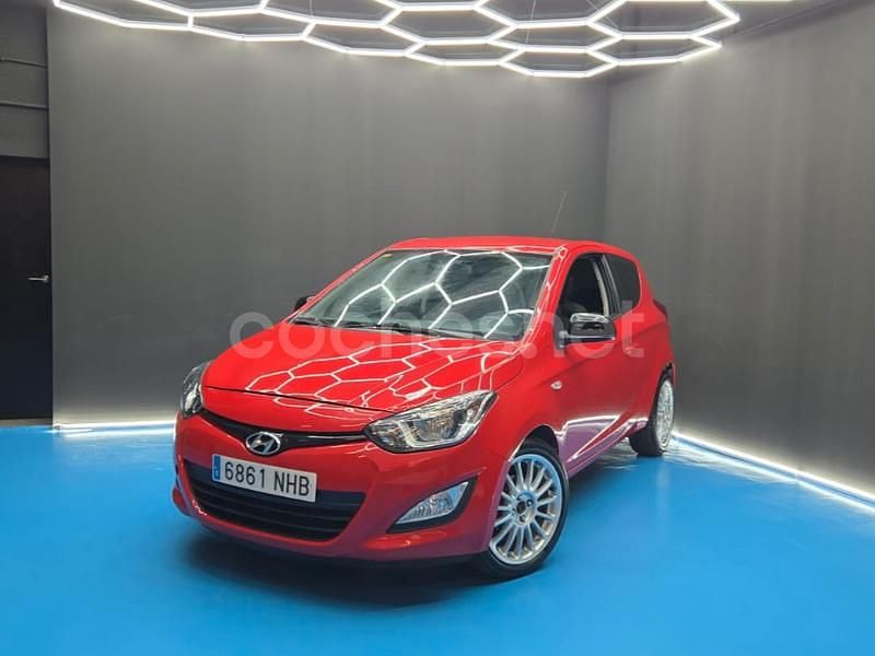 Usado Hyundai i20 Base 85 CV (62 kW) 2013 Rojo Berlina