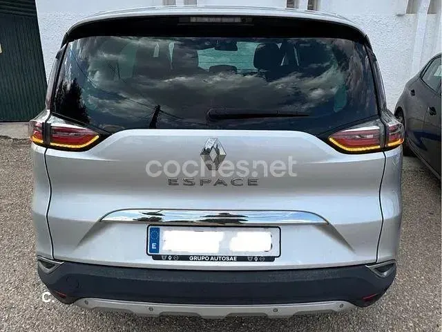 Usado Renault Espace Zen 130 CV (95 kW) 2016 Gris / plata Monovolumen