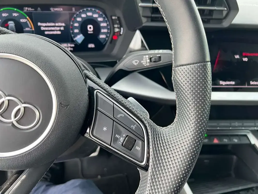 Usado Audi A3 Sportback e-tron 204 CV (150 kW) 2024 Azul Utilitario