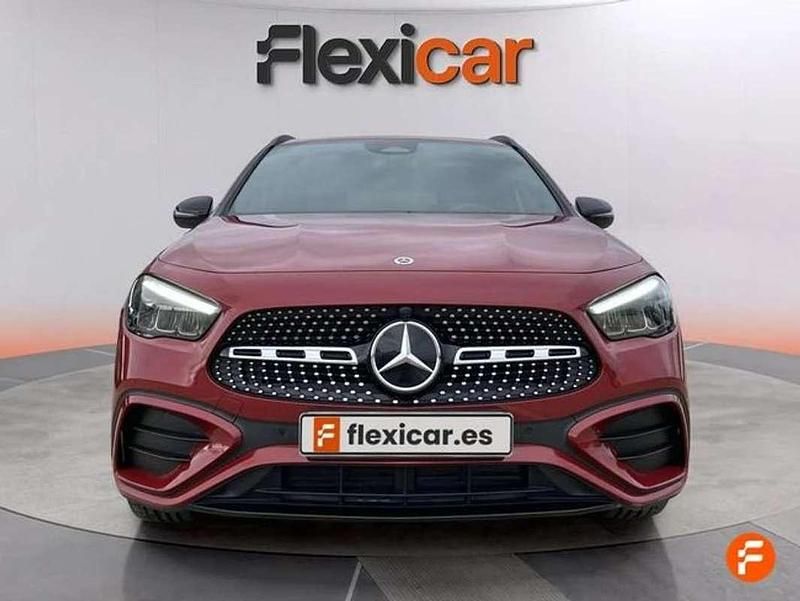 Usado Mercedes GLA200 150 CV (110 kW) 2025 Rojo SUV