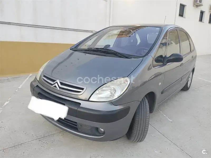 Usado Citroën Xsara Picasso Exclusive 90 CV (66 kW) 2004 Gris / plata Monovolumen