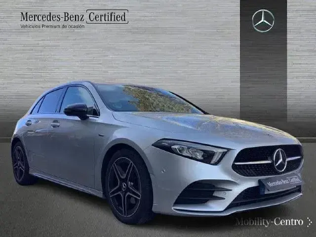 Usado Mercedes A200 AMG line 150 CV (110 kW) 2021 Plata iridio Berlina