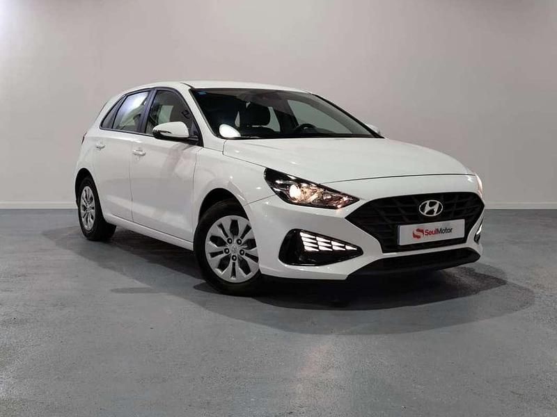 Usado Hyundai i30 110 CV (80 kW) 2022 Blanco Utilitario