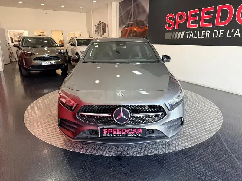 Usado Mercedes A180 116 CV (85 kW) 2018 Beige Berlina