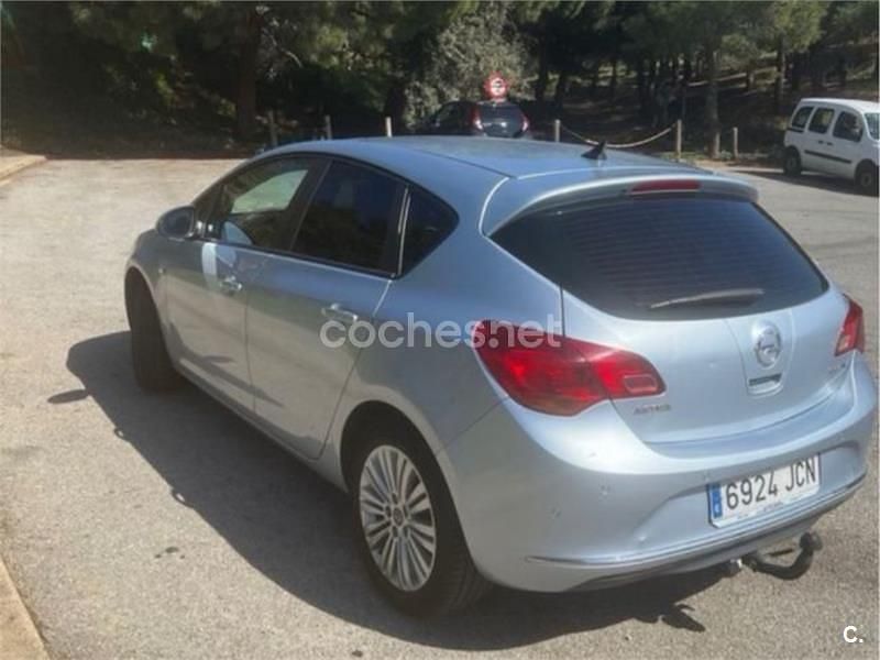Usado Opel Astra Excellence 110 HP (80 kW) 2015 Cinzento Sedan