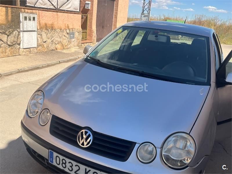 Gris / plata Usado 2004 VW Polo Match Berlina | 1500 € (Buen precio) - Imagen 1/4