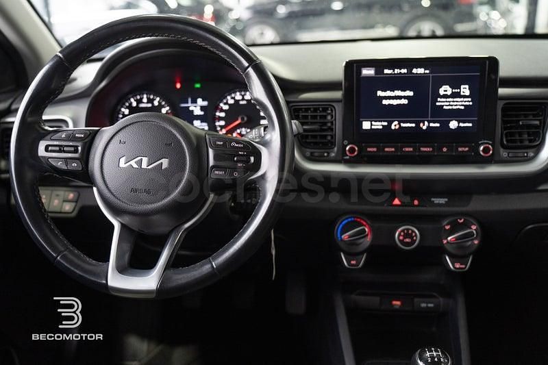 Usado Kia Stonic 84 CV (61 kW) 2023 Gris / plata SUV
