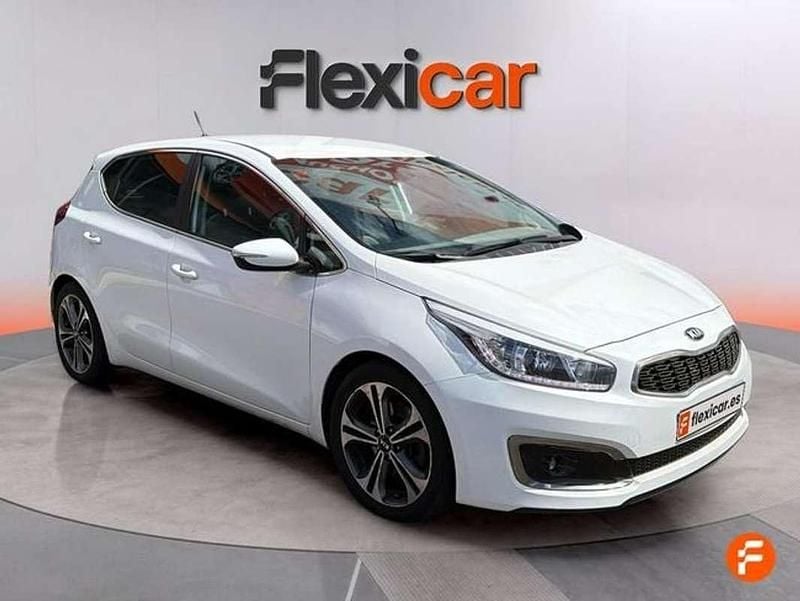 Usado Kia Ceed Plus 101 CV (74 kW) 2017 Blanco Utilitario