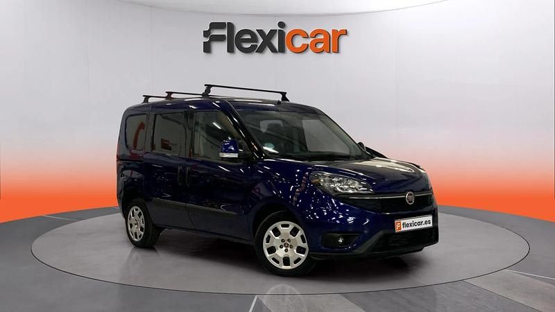 Usado Fiat Doblò Easy 95 CV (69 kW) 2019 Azul Monovolumen