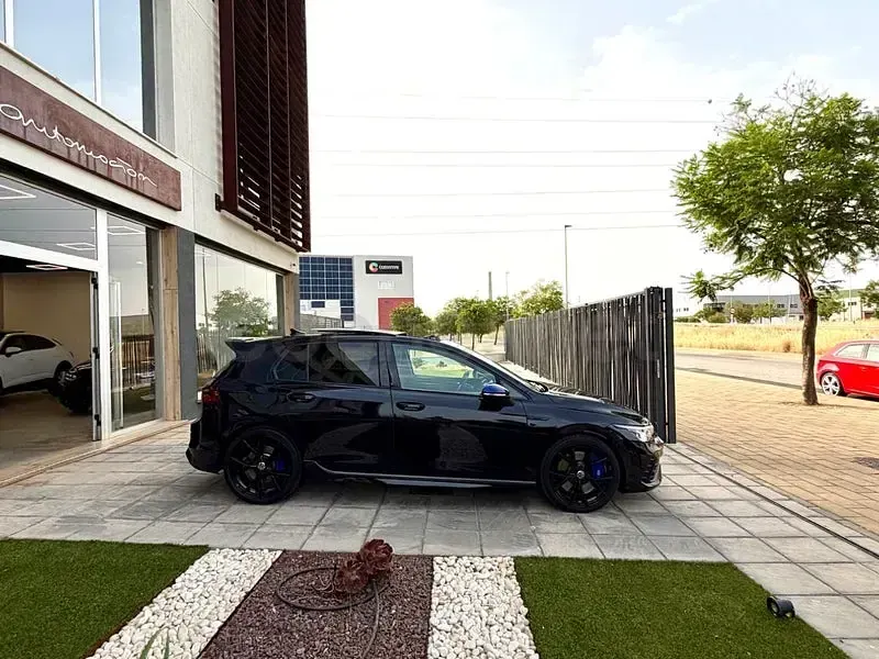 Usado VW Golf VIII R 333 CV (244 kW) 2024 Negro Berlina