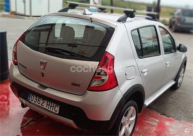 Usado Dacia Sandero Stepway 90 CV (66 kW) 2011 Gris / plata Berlina