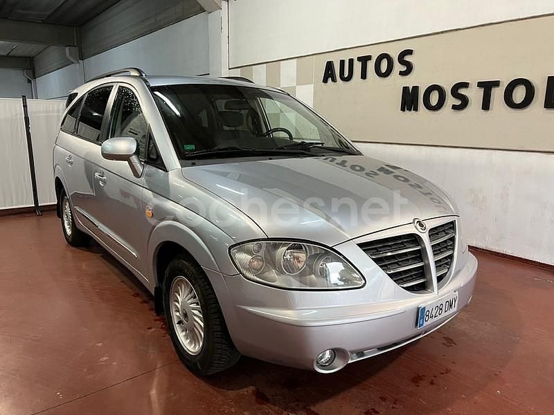 Usado Ssangyong (KGM) Rodius Limited 165 CV (121 kW) 2005 Gris / plata Monovolumen