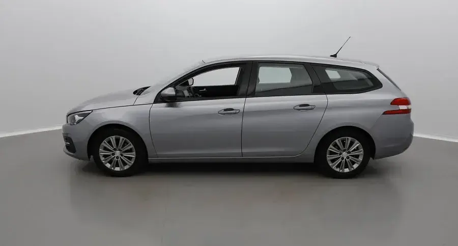 Usado Peugeot 308 SW Active 130 CV (95 kW) 2021 Familiar