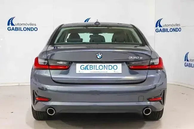 Käytetty BMW 330e Comfort Edition 292 HP (214 kW) 2020 Harmaa Sedan