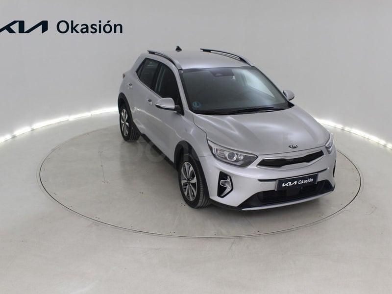 Usado Kia Stonic 84 CV (61 kW) 2022 Gris / plata SUV