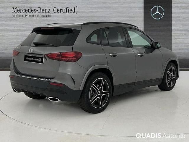 Usado Mercedes GLA200 AMG line 150 CV (110 kW) 2025 Gris montaña SUV