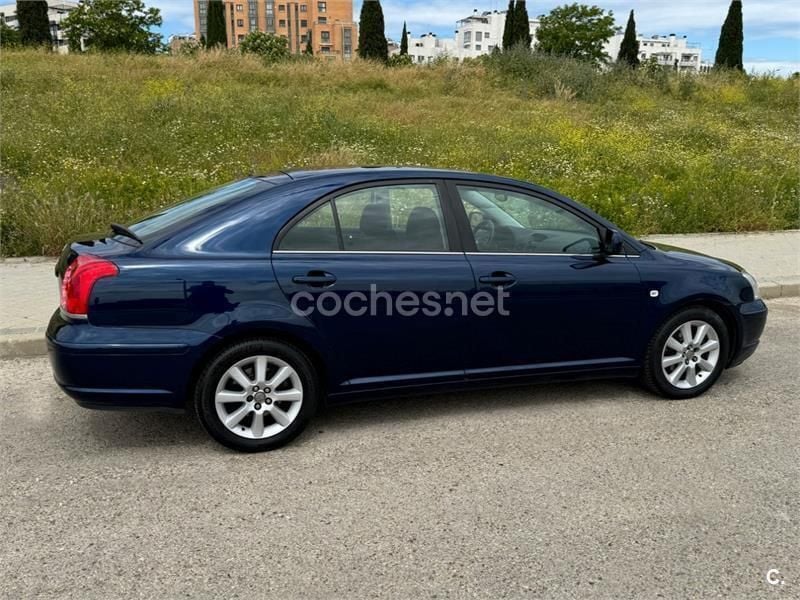 Usado Toyota Avensis Sol 129 CV (94 kW) 2004 Azul Berlina