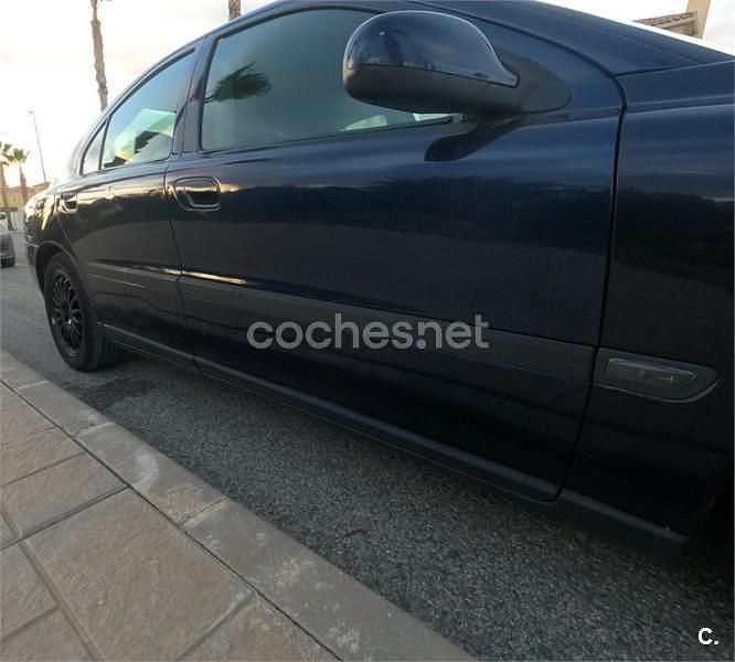 Usado Volvo S60 140 CV (102 kW) 2001 Azul Berlina