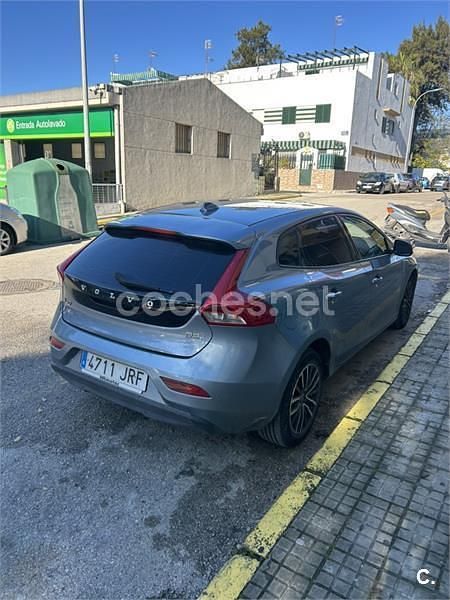 Usado Volvo V40 Momentum 120 CV (88 kW) 2016 Azul Berlina