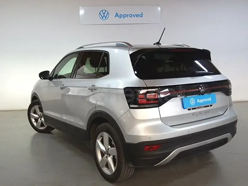 Usado VW T-Cross Sportline 110 CV (80 kW) 2022 Gris / plata SUV
