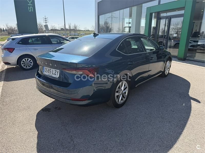 Usado Skoda Octavia G-TEC Ambition 131 CV (96 kW) 2022 Azul Berlina