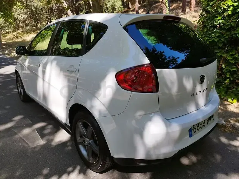 Usado Seat Altea I-Tech 105 CV (77 kW) 2014 Blanco Monovolumen