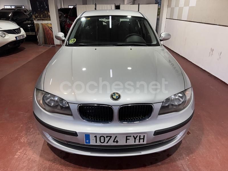 Usado BMW 118 Comfort Edition 143 CV (105 kW) 2007 Gris / plata Utilitario