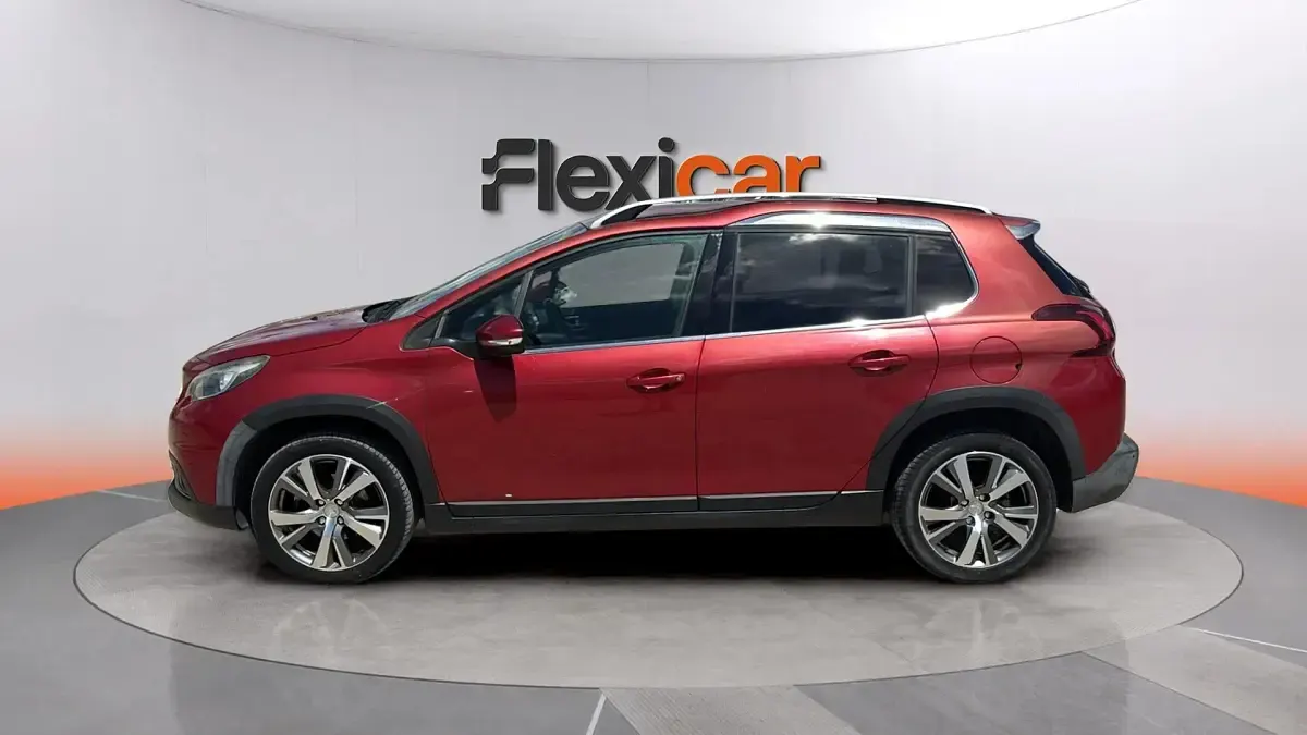 Usado Peugeot 2008 Allure 120 CV (88 kW) 2019 Rojo SUV