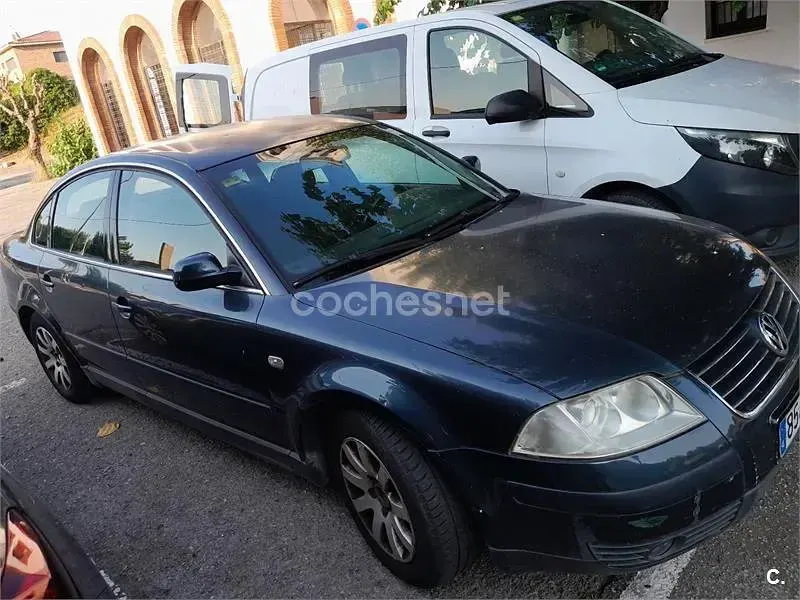 Usado VW Passat Edition 101 CV (74 kW) 2003 Negro Familiar