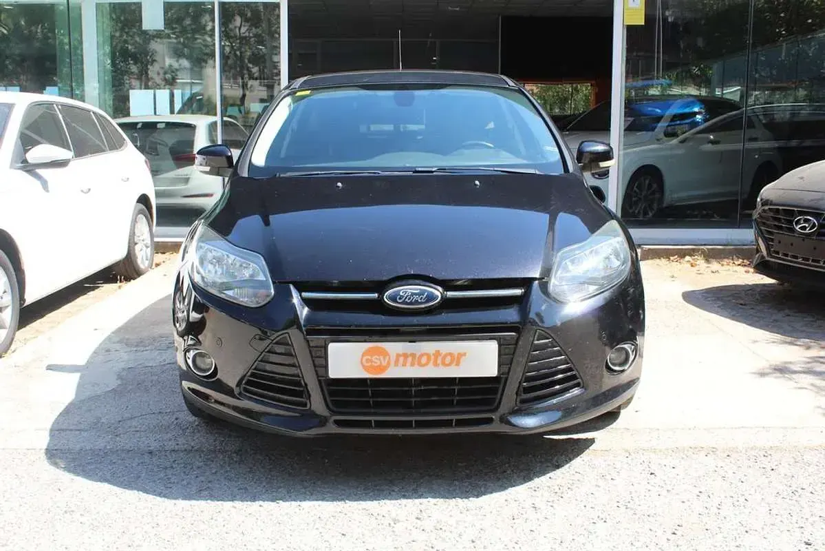 Usado Ford Focus Trend 115 CV (84 kW) 2011 Negro Utilitario