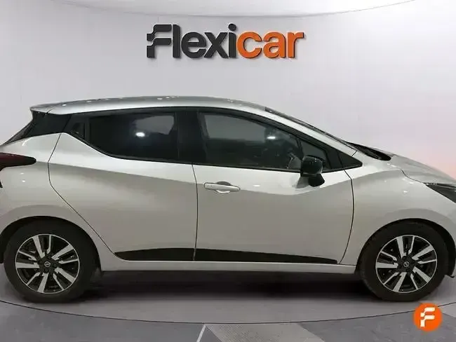 Usado Nissan Micra Acenta 92 CV (67 kW) 2023 Gris Utilitario