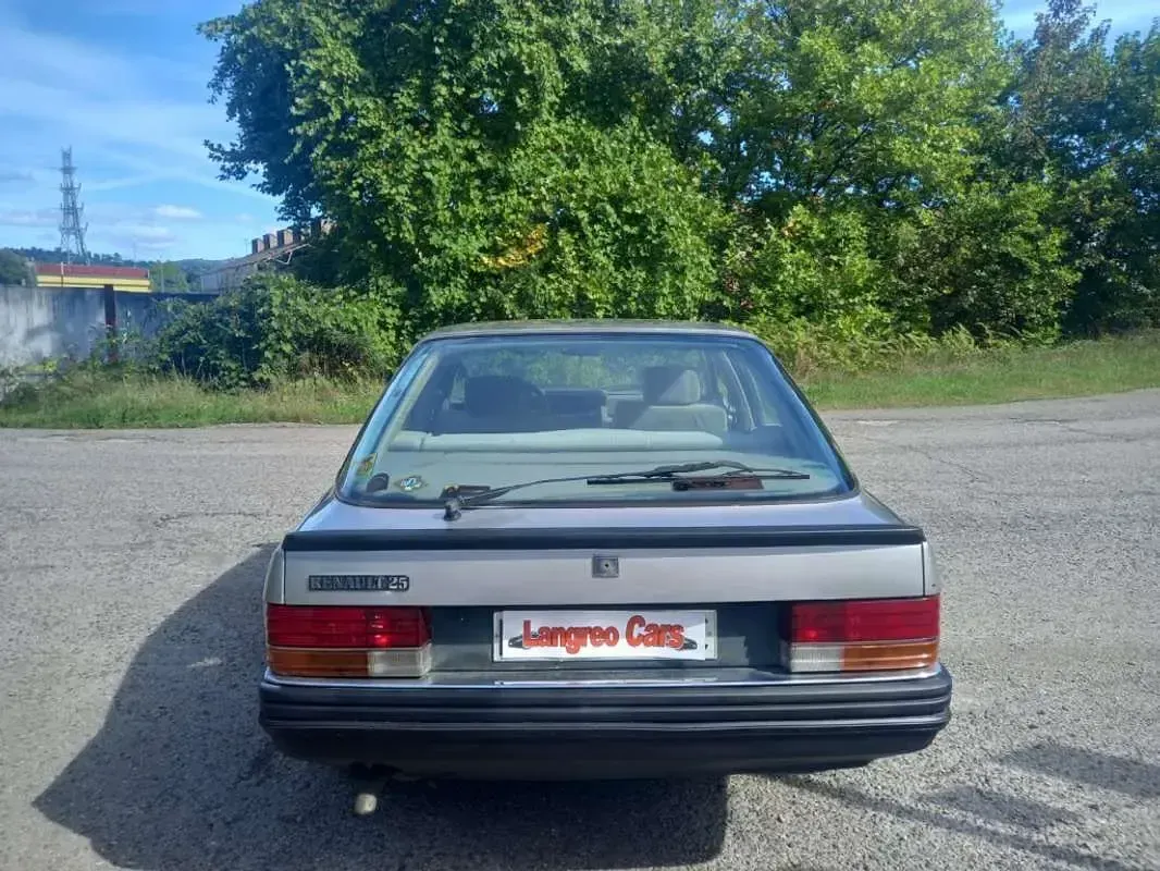 Usado Renault 21 64 CV (47 kW) 1985 Gris Berlina