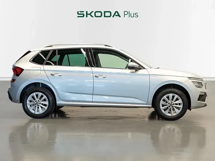Usado Skoda Kamiq Selection 115 CV (84 kW) 2025 Gris plata SUV