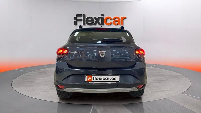 Usado Dacia Sandero Comfort 91 CV (66 kW) 2022 Negro Berlina