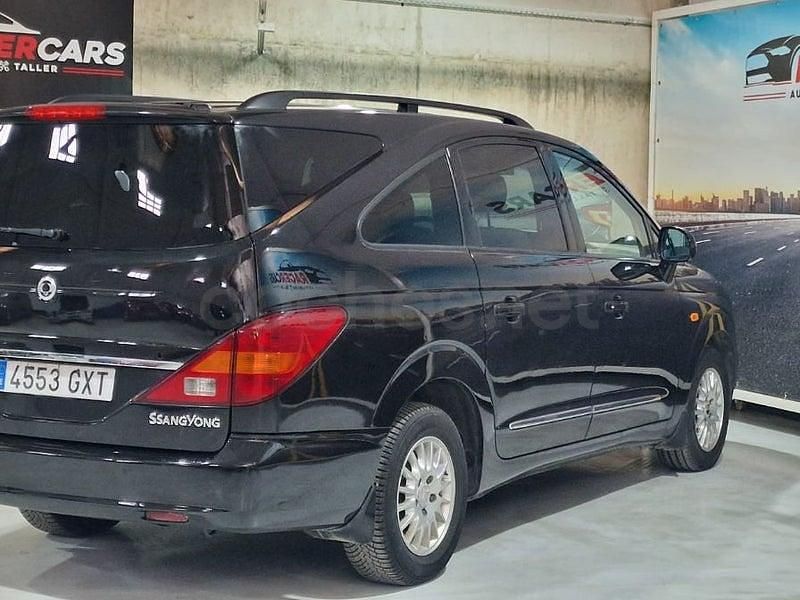 Usado Ssangyong (KGM) Rodius 165 CV (121 kW) 2010 Negro Monovolumen