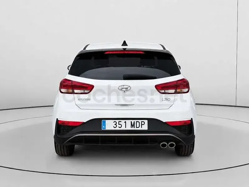 Usado Hyundai i30 N Line 120 CV (88 kW) 2023 Blanco Berlina