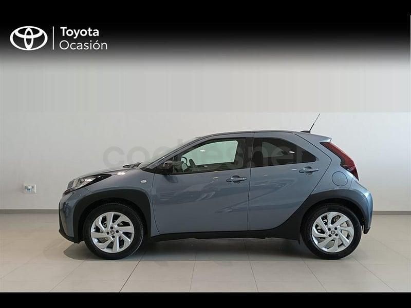 Usado Toyota Aygo X Play 72 CV (52 kW) 2024 Gris / plata SUV