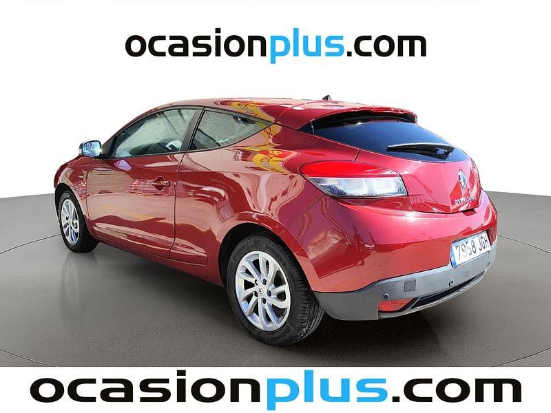 Usado Renault Mégane III LIMITED 116 CV (85 kW) 2015 Rojo Coupe