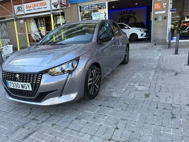 Usado Peugeot 208 Allure 100 CV (73 kW) 2023 Gris / plata Utilitario