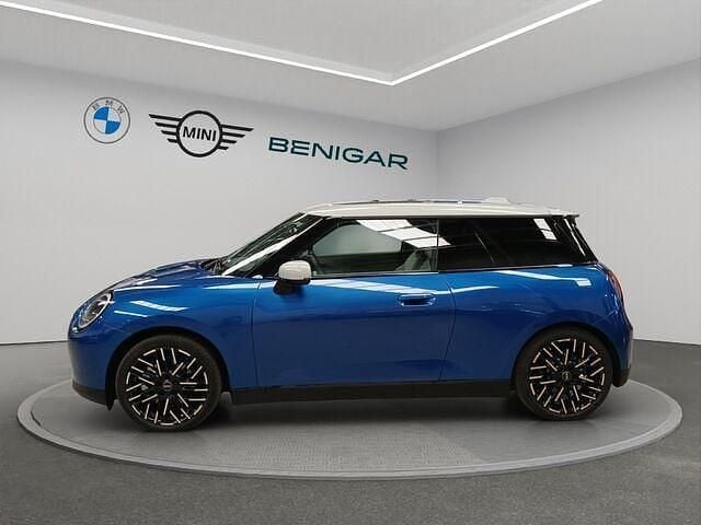 Usado Mini Cooper SE Essential 160 kW (218 CV) 2024 Azul Utilitario