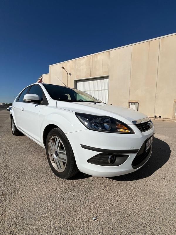 Usado Ford Focus Trend 115 CV (84 kW) 2009 Blanco