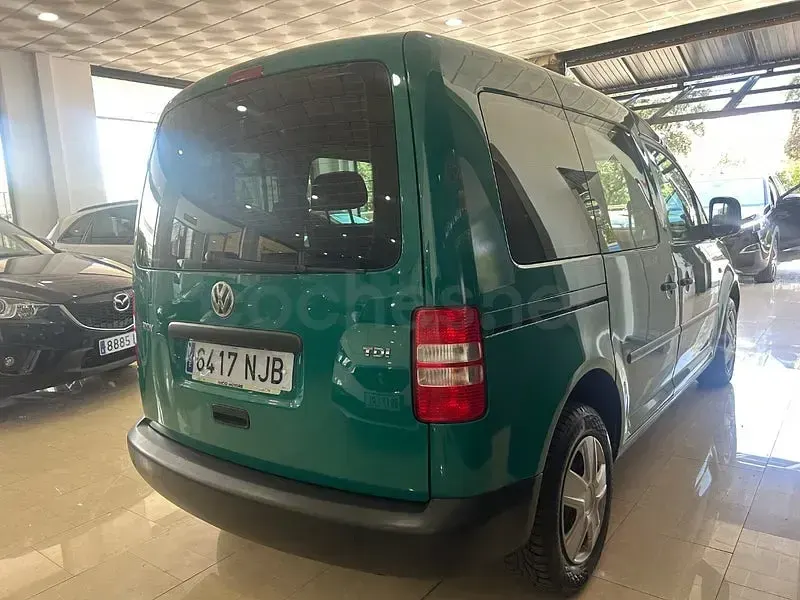 Usado VW Caddy Comfortline 102 CV (75 kW) 2015 Verde Monovolumen