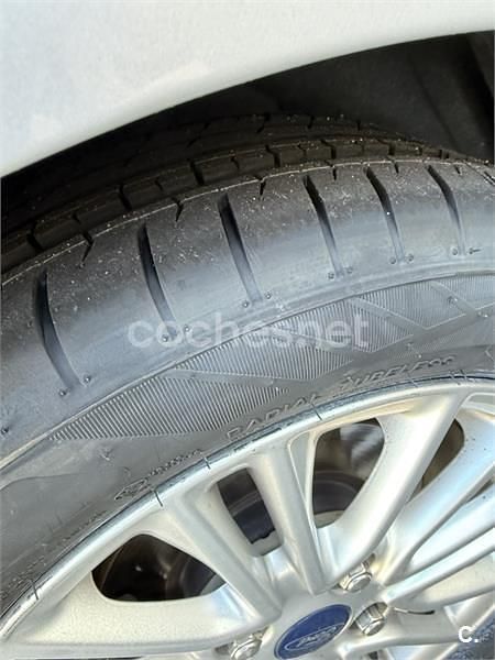 Usado Ford Ka Plus Ultimate 85 CV (62 kW) 2019 Gris / plata Utilitario