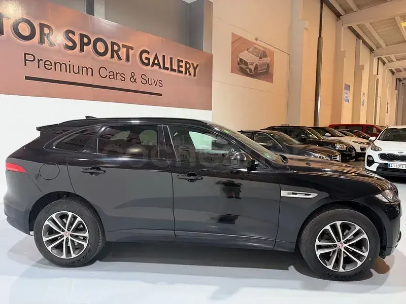 Usado Jaguar F-Pace R-Sport 180 CV (132 kW) 2017 Negro SUV