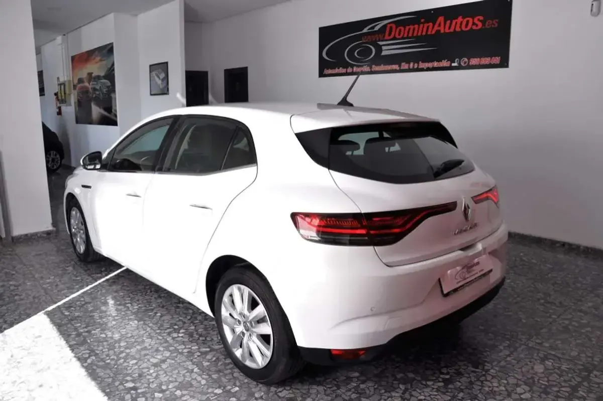 Usado Renault Mégane Intens 116 CV (85 kW) 2021 Blanco Utilitario