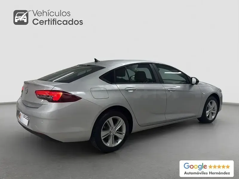 Usado Opel Insignia Business 122 CV (89 kW) 2021 Gris / plata Berlina