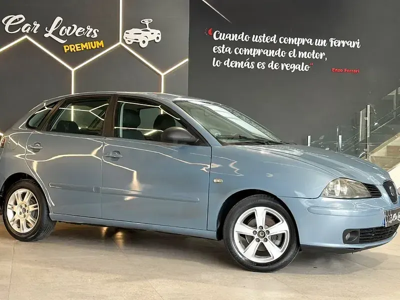 Begagnad Seat Ibiza 70 HK (51 kW) 2006 Grå Halvkombi