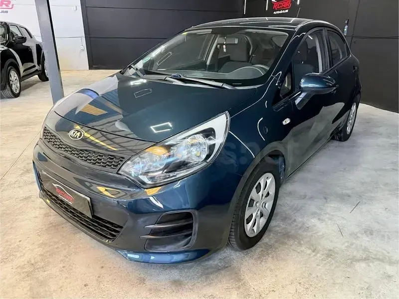 Usado Kia Rio 75 CV (55 kW) 2015 Azul Berlina