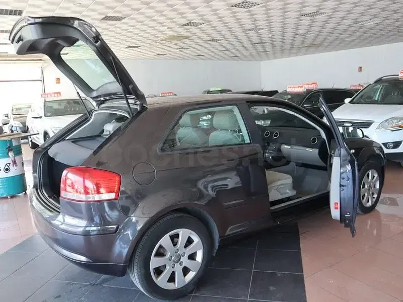 Usado Audi A3 Ambiente 140 CV (102 kW) 2008 Gris / plata Utilitario